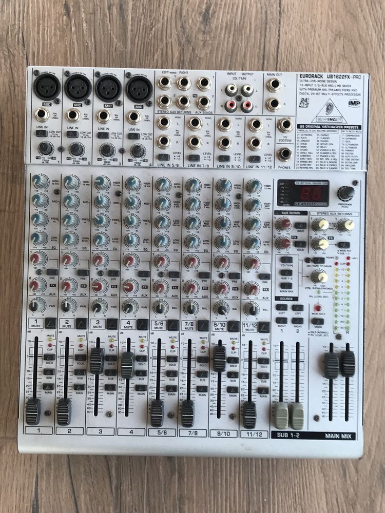 Смесителен Пулт/Миксер - Behringer Eurorack UB1622FX-PRO Mixer