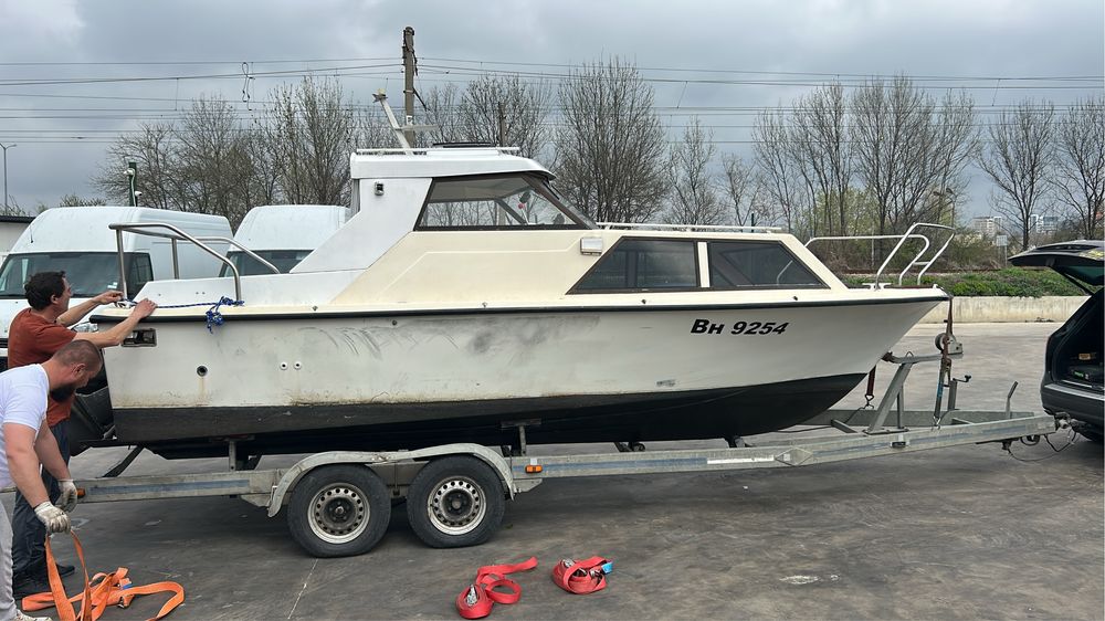 Barca cabinata Tabo pescuit / agrement