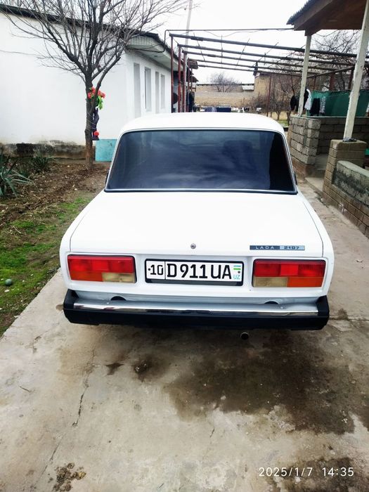 Lada 2107 sotiladi
