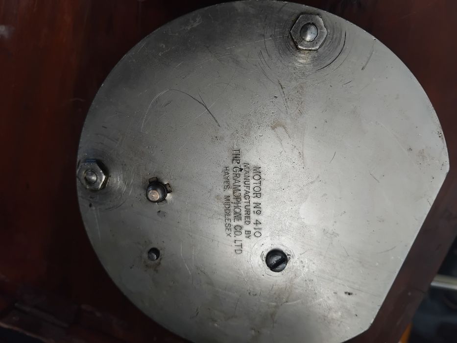 Superb gramofon, patefon original MASTER'S VOICE fabricat în 1924.