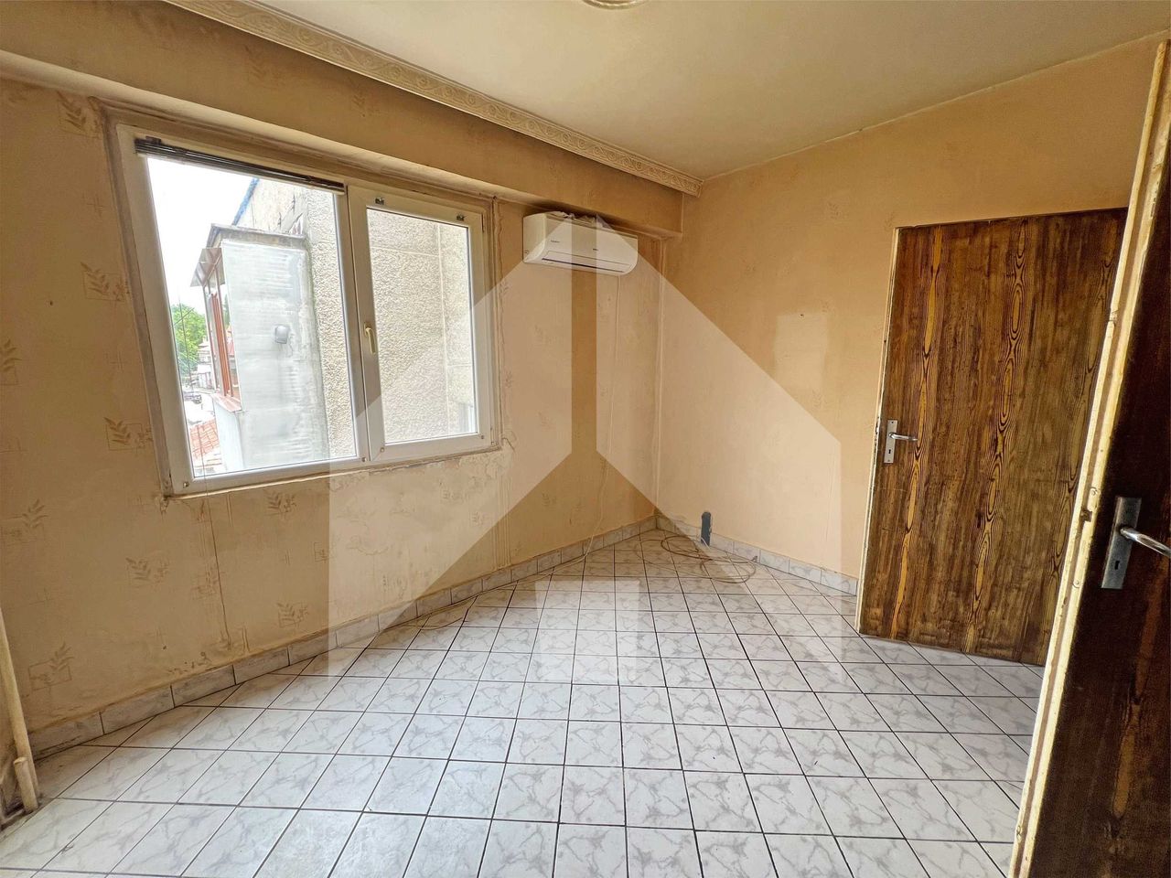 Продава се Двустаен апартамент в Нови пазар - 75 кв.м за 612 €/кв.м - Снимка #13