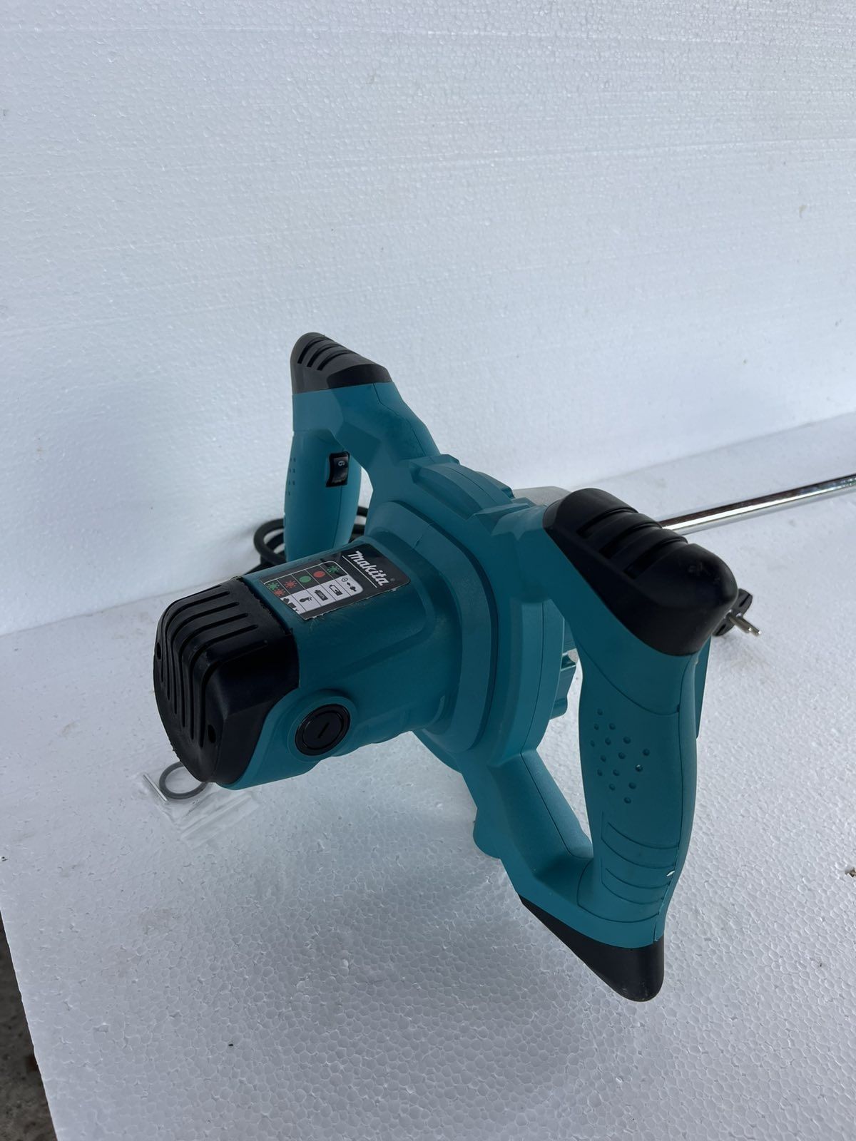Строител миксер Makita