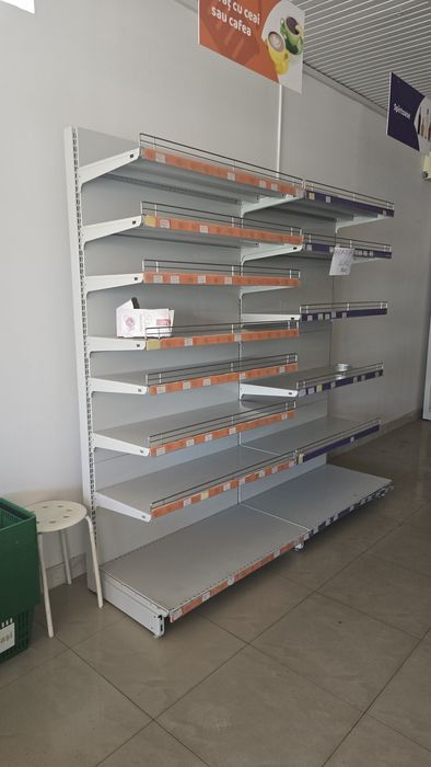 Rafturi de magazin