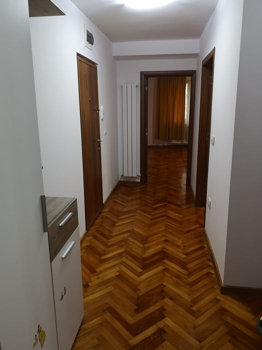 Inchiriez ap 2 camere zona precista