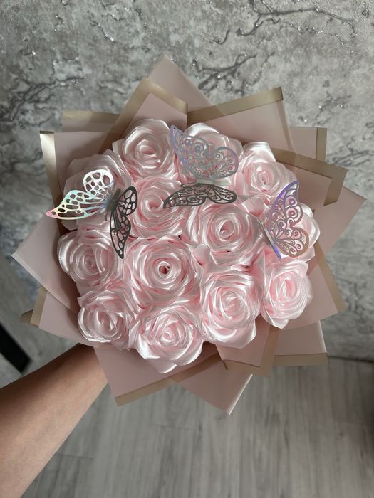 Розы из атласной ленты