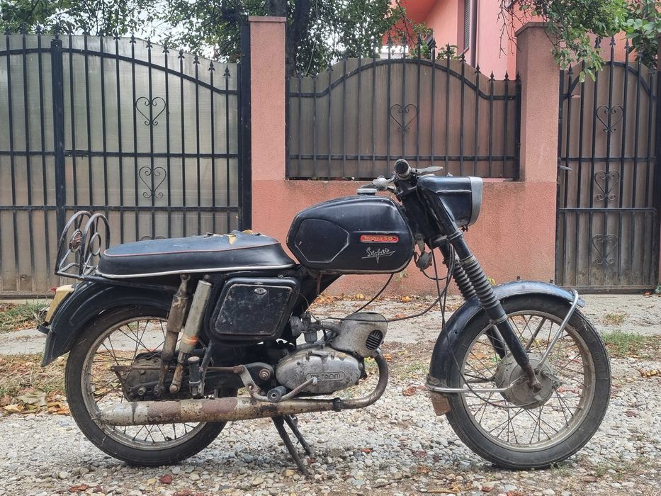 Motoreta mobra 50 super comunista