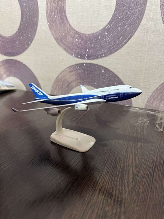 Продам модель Boeng 747