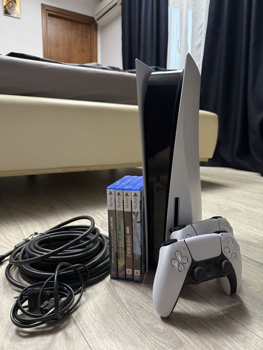 PS5 (disc) plus 2 controller, cablu HDMI lung si 4 jocuri