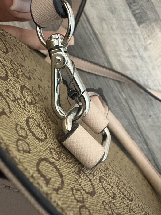 Дамска чанта Guess