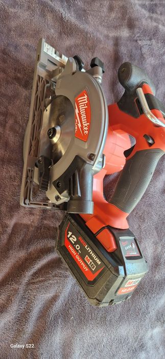 Milwaukee circular pe acumulator