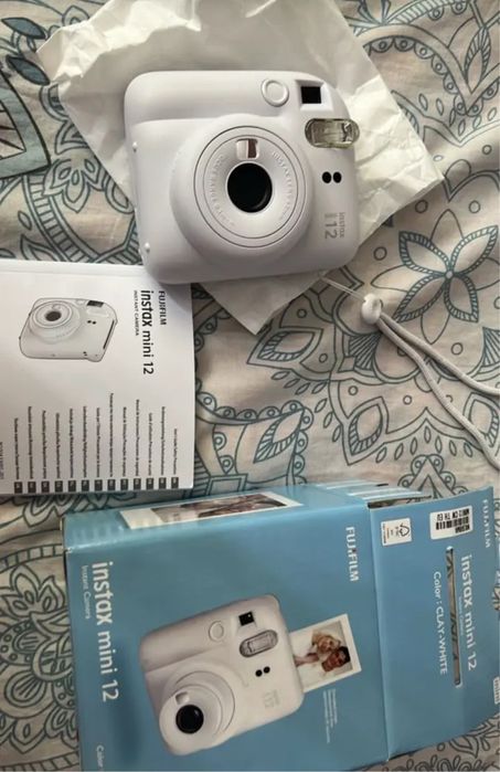 Моментальный фотоаппарат Instax 12 mini почти новый