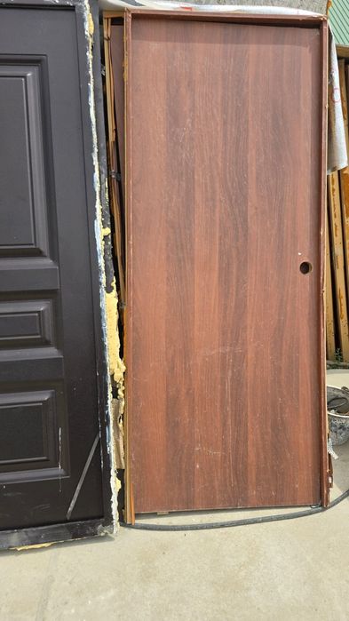 Продам дверь  межкомнатные  5000т