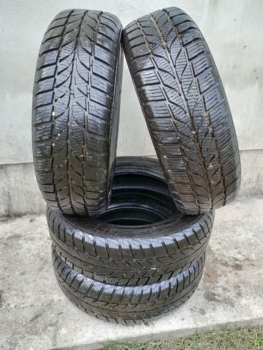 Vând cauciucuri pe 15 și pe 18