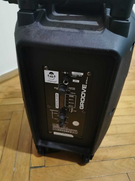 Boxă portabila cu microfon și telecomanda