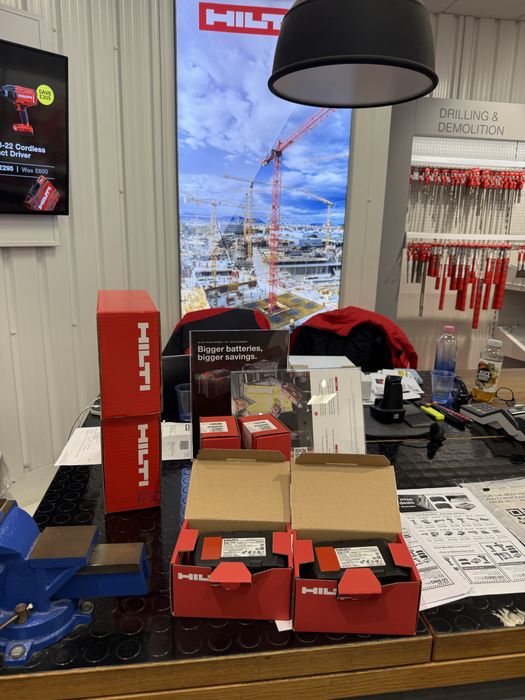 Нови Батерии. HILTI B22-8.0ah CPC