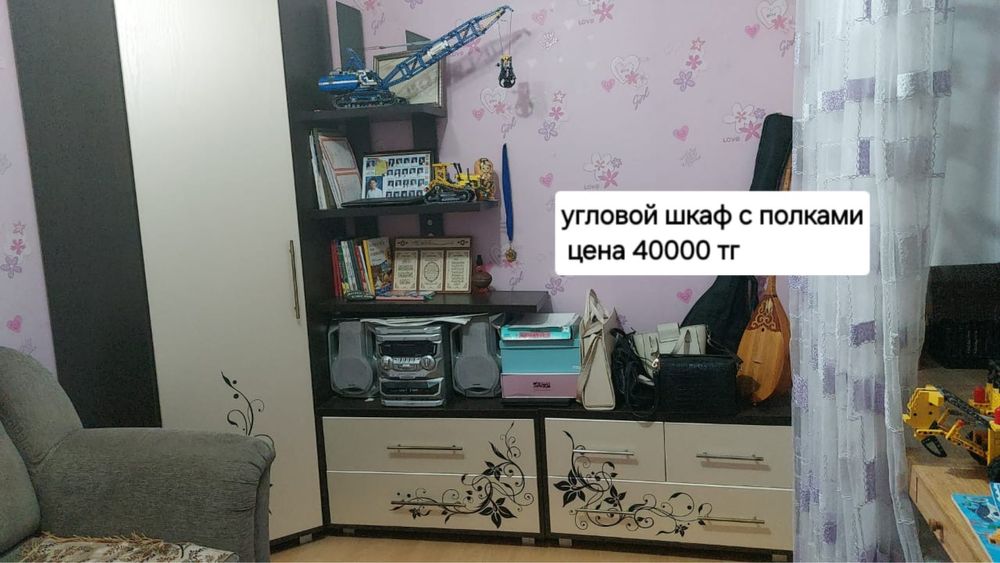 Угловой шкаф с полками + тумба в хочень хорошем состоянии.
