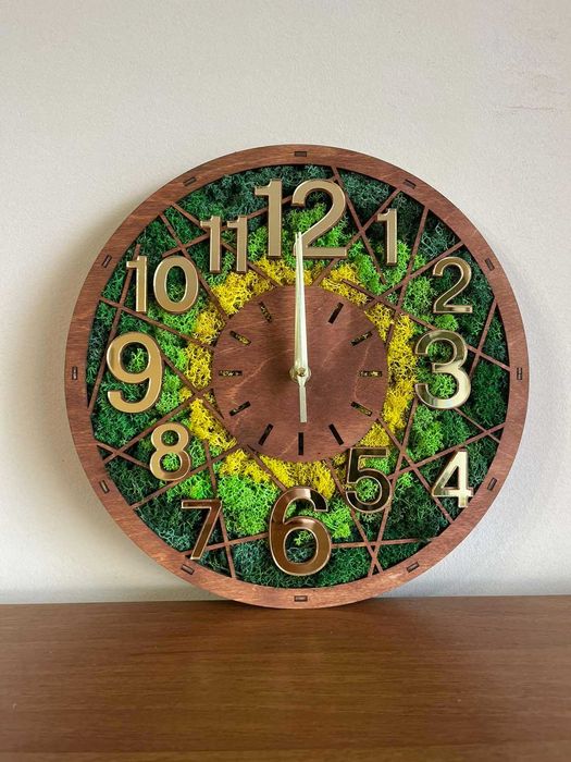 Уникален Стенен Часовник със скандинавски мъх