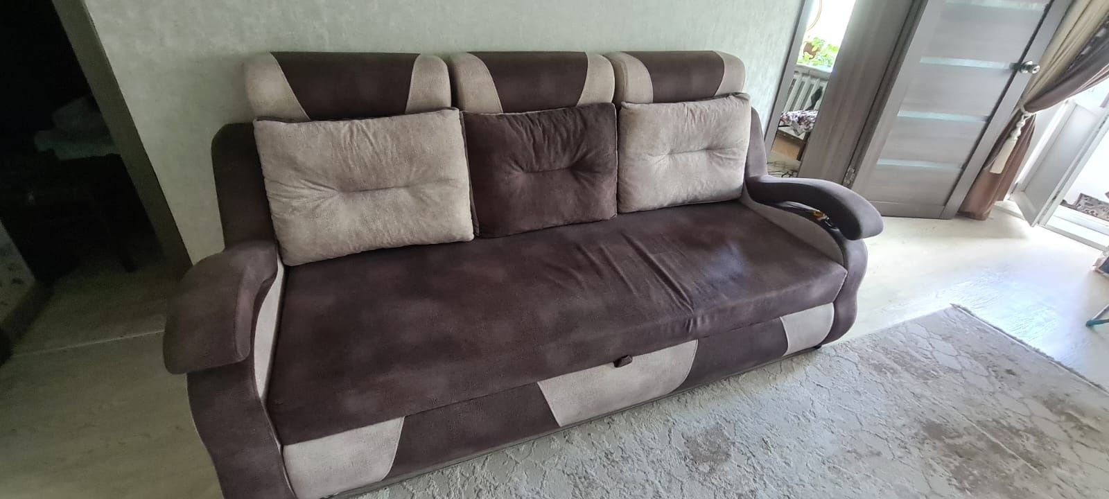 Срочно продам диван