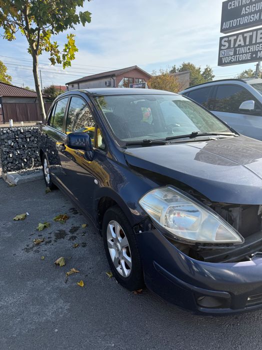 Vând autoturism lovit