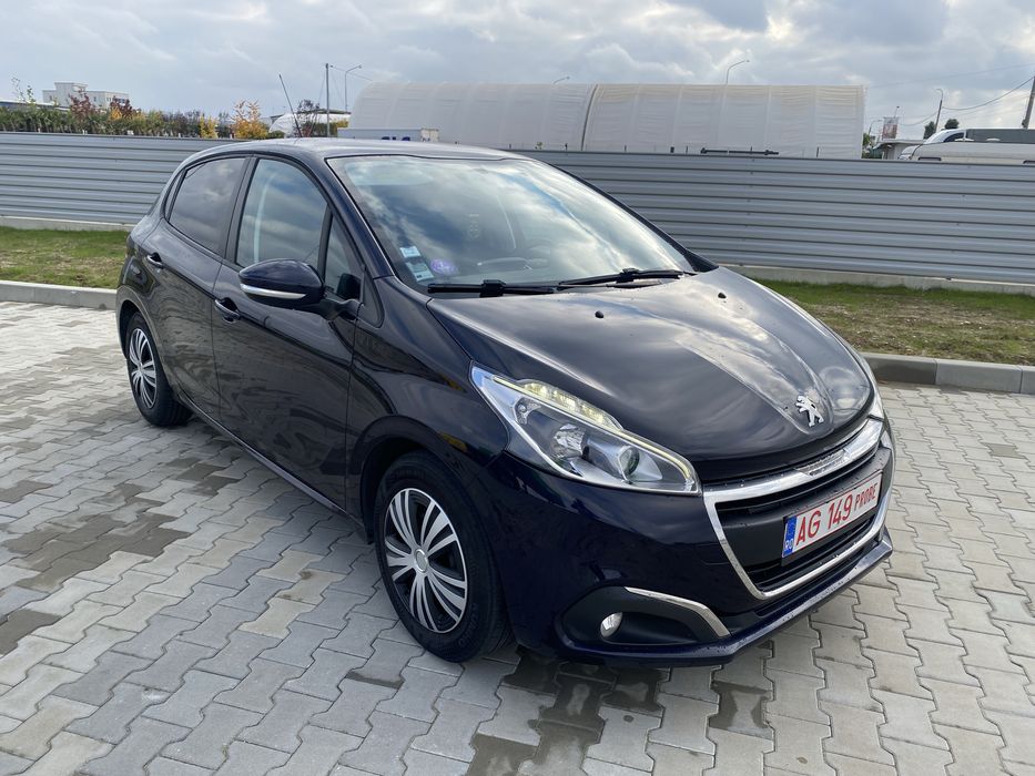 Peugeot 208 / 1.2 benzina / 82cp / Euro6 / led