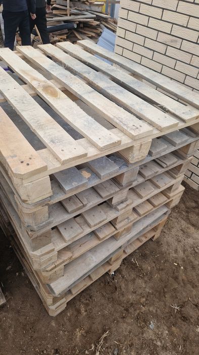 Продам поддоны по 2 тыс.