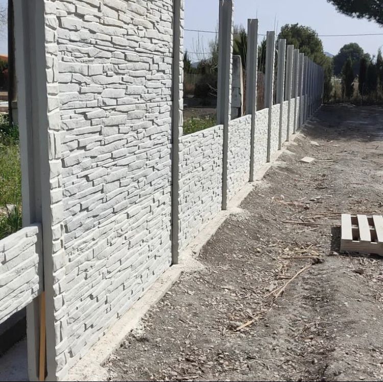 Gard decorativ din beton armat pentru gradina
