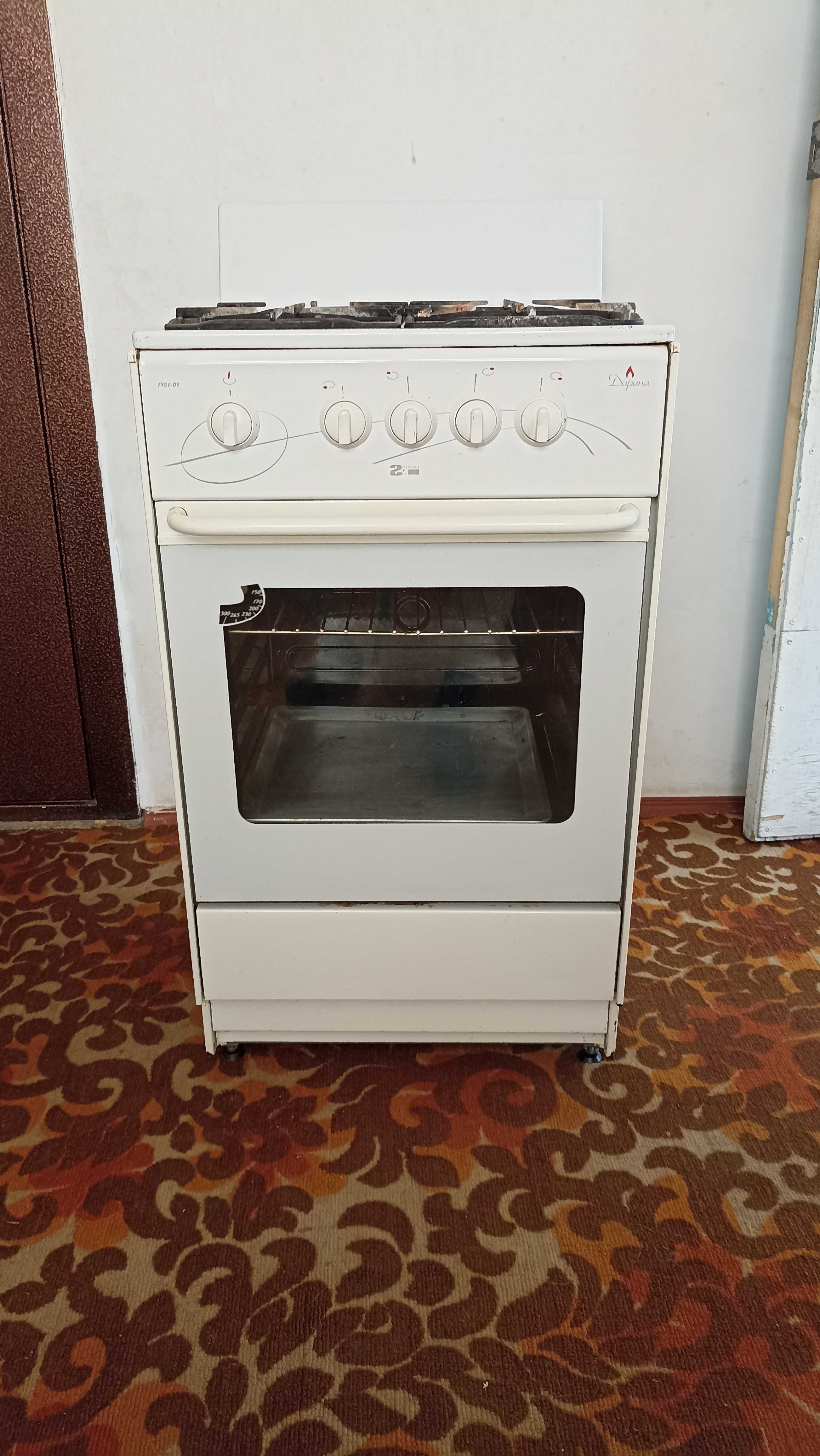 Продам бытовую газовую плиту "Дарина" четырехгорелочную .