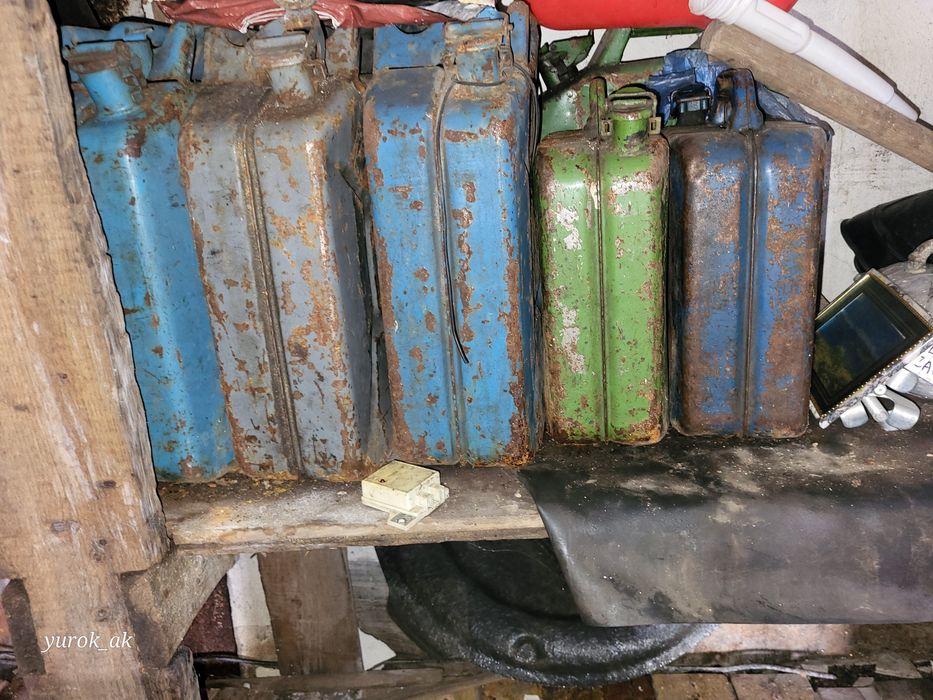 Продаются канистры 10л и 20л