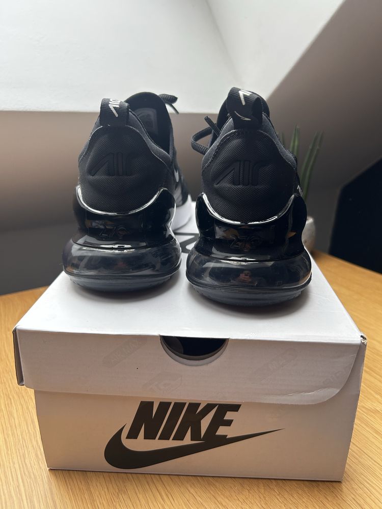 Маратонки Air Max 270