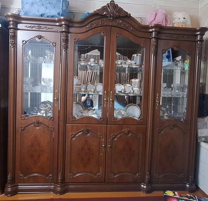 2 stenka mebel sotiladi