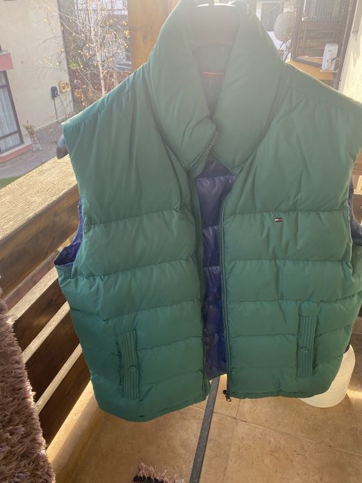Vind vesta originala tommy originala , umpluta cu puf de gasca
