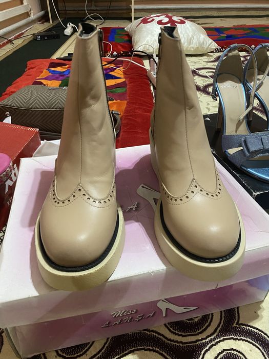 Аяк киымдер Сатылады