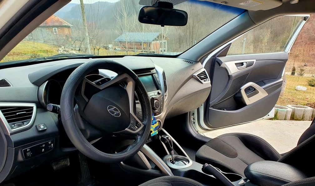 Hyundai Veloster , 1,6 benzină + gpl , automata
