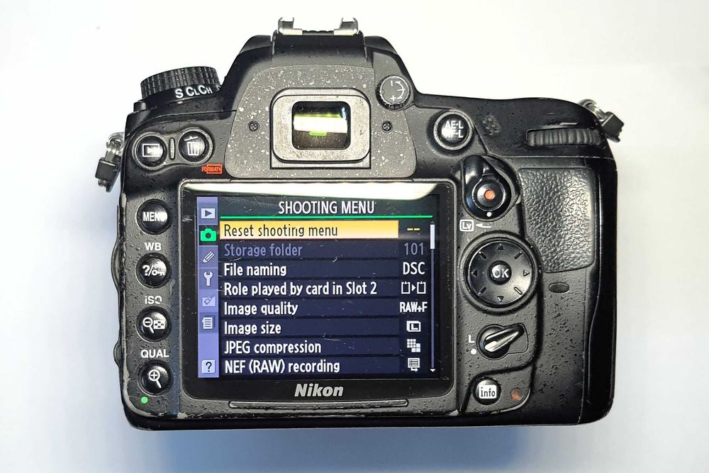 aparate foto DSLR Nikon D7000