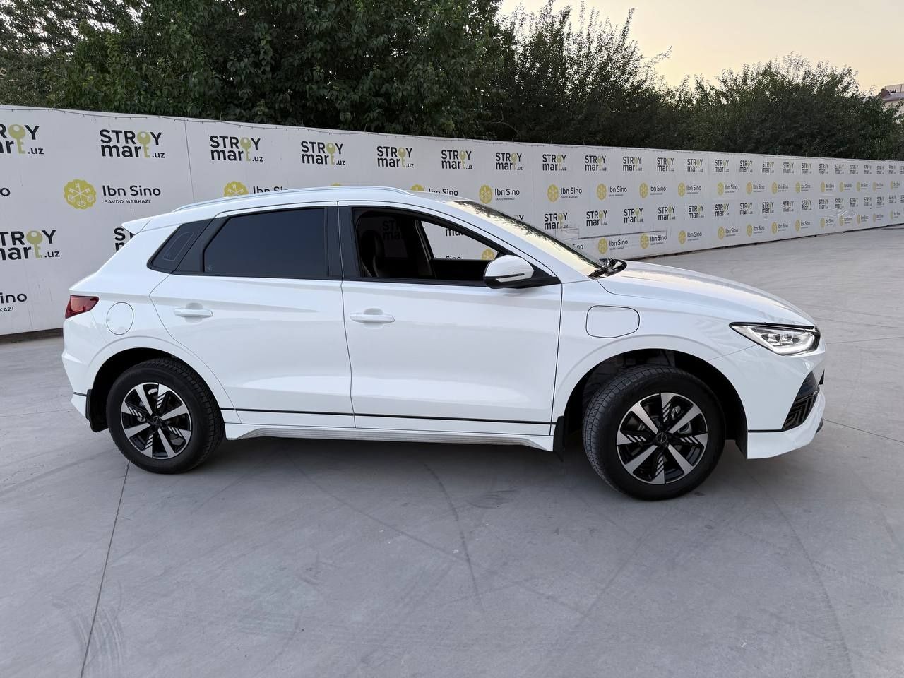 BYD E 2 sotiladi holati zoʻr bir qoʻl haydalgan