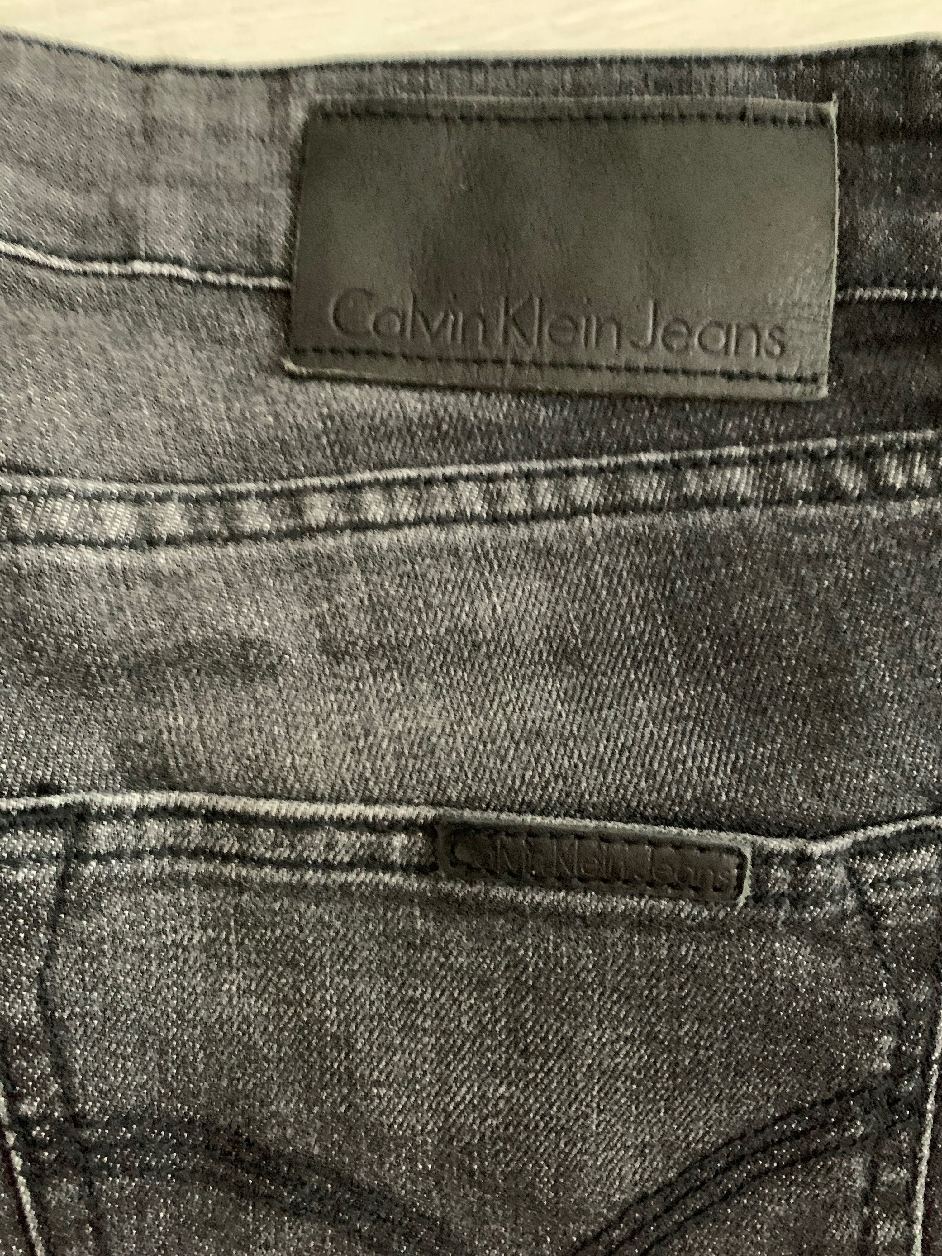 Blugi Calvin Klein