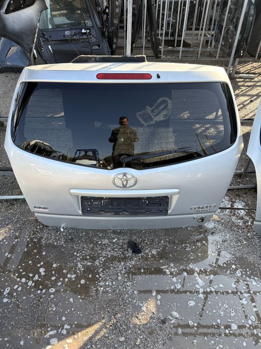Заден капак за TOYOTA COROLA VERSO 2008год.