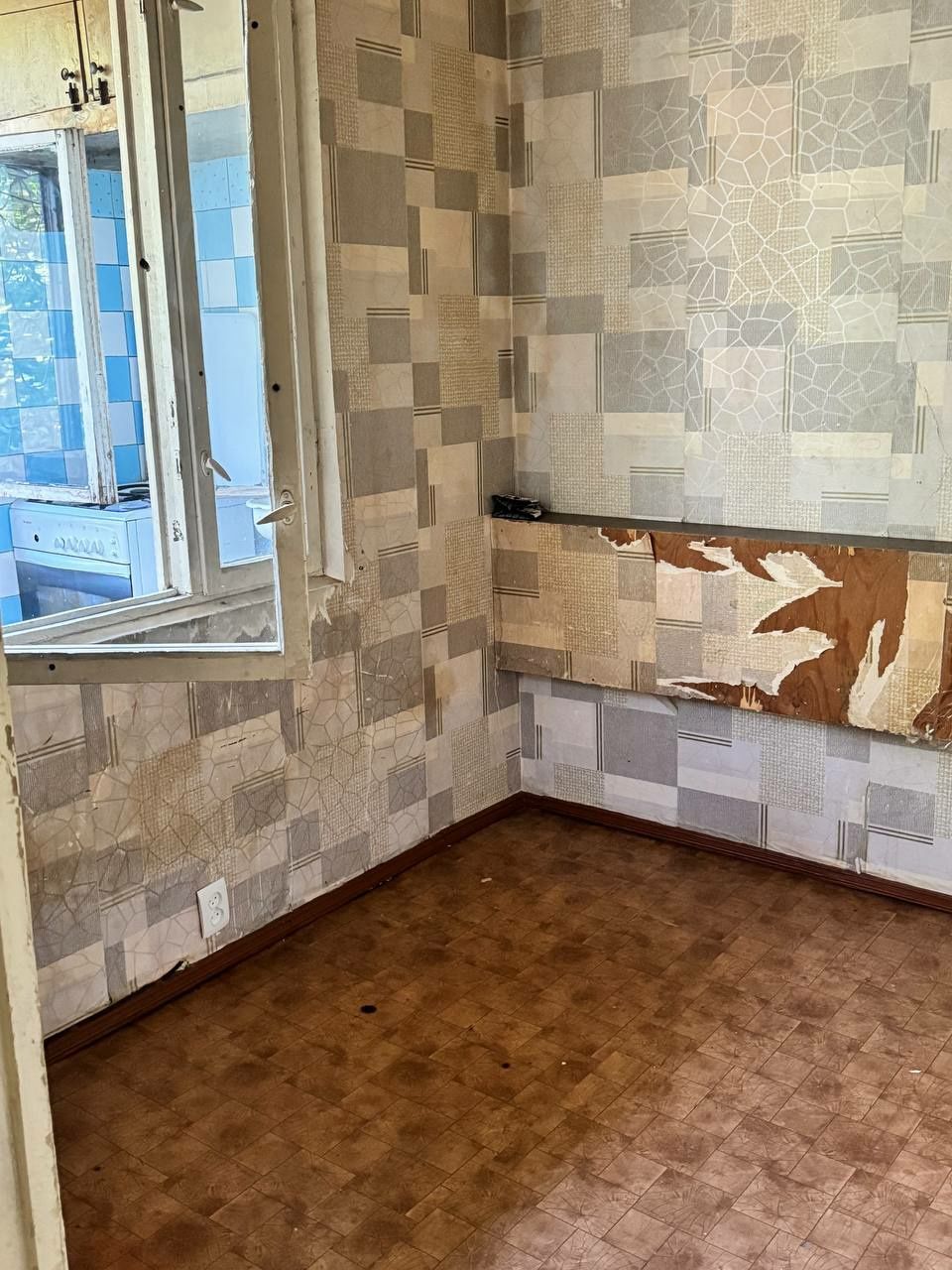 Продам квартиру на Юнусабаде 4 квартал  1/1/1  Карзинка школа 220