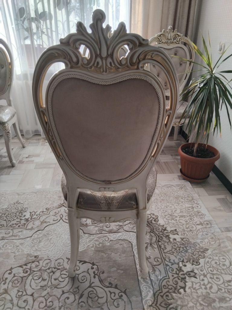 Продам стулья 8 штук