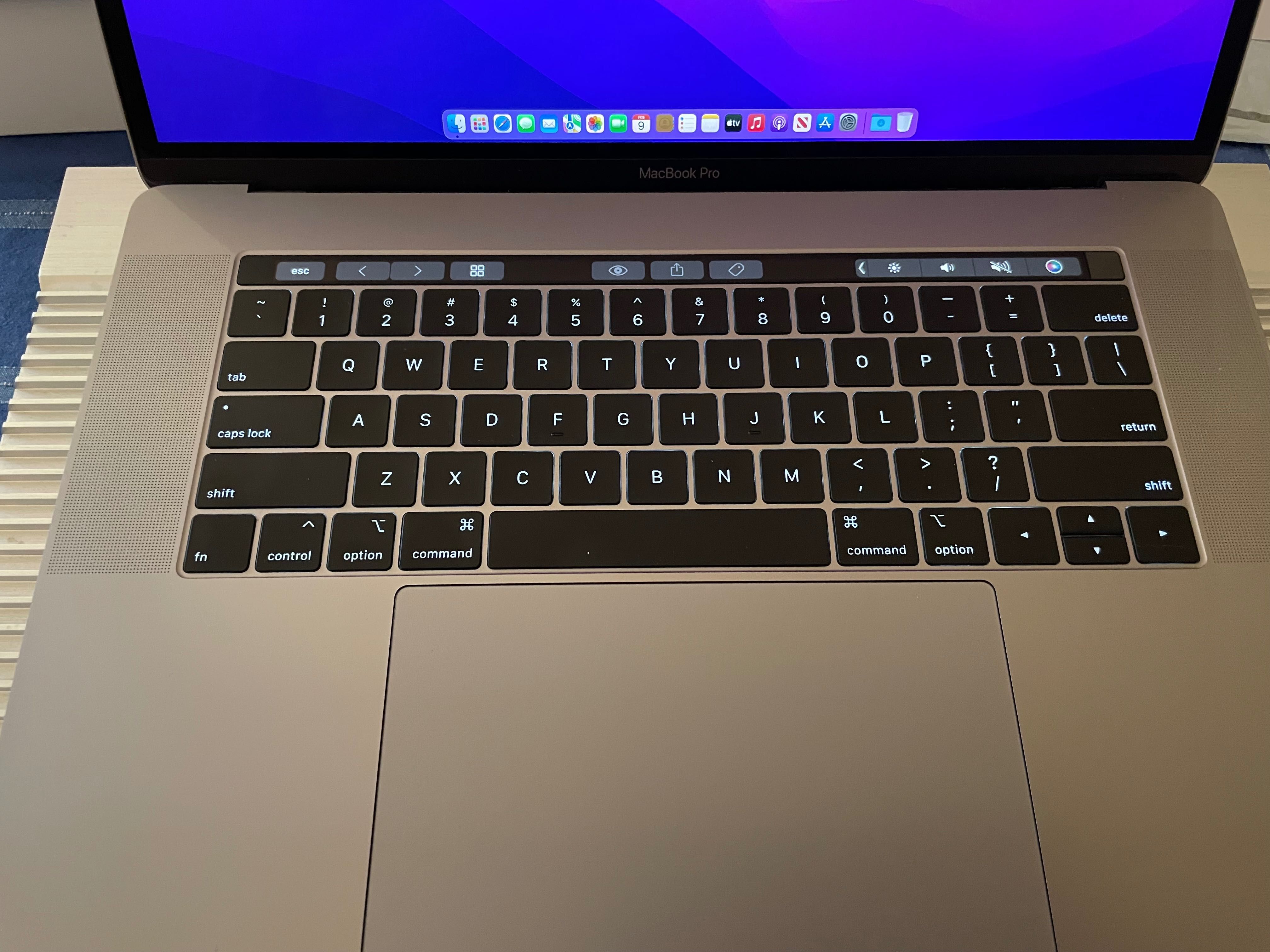 MacBook Pro 2019 15"/Touchbar/i9 2.3 GHz/32GB/RadeonPro560X/1 TB Flash