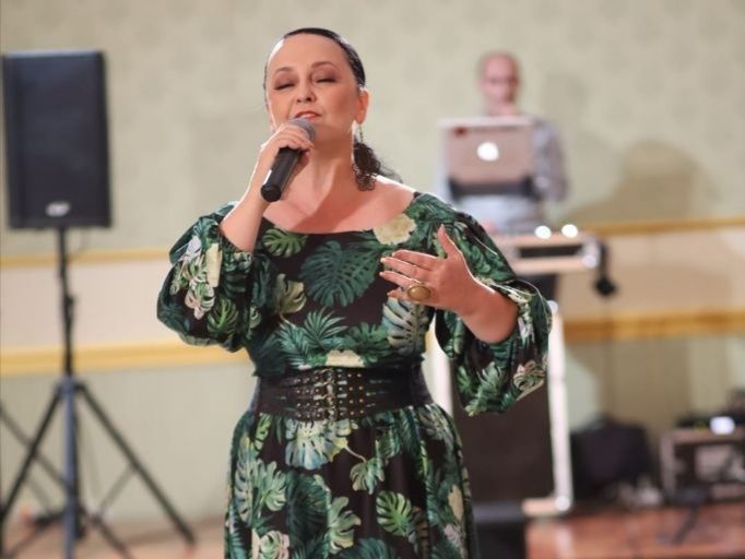 Solistă evenimente, program românesc și internațional
