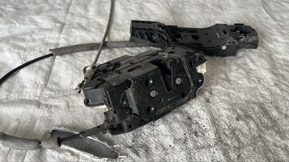 Volkswagen Passat предна дясна брава