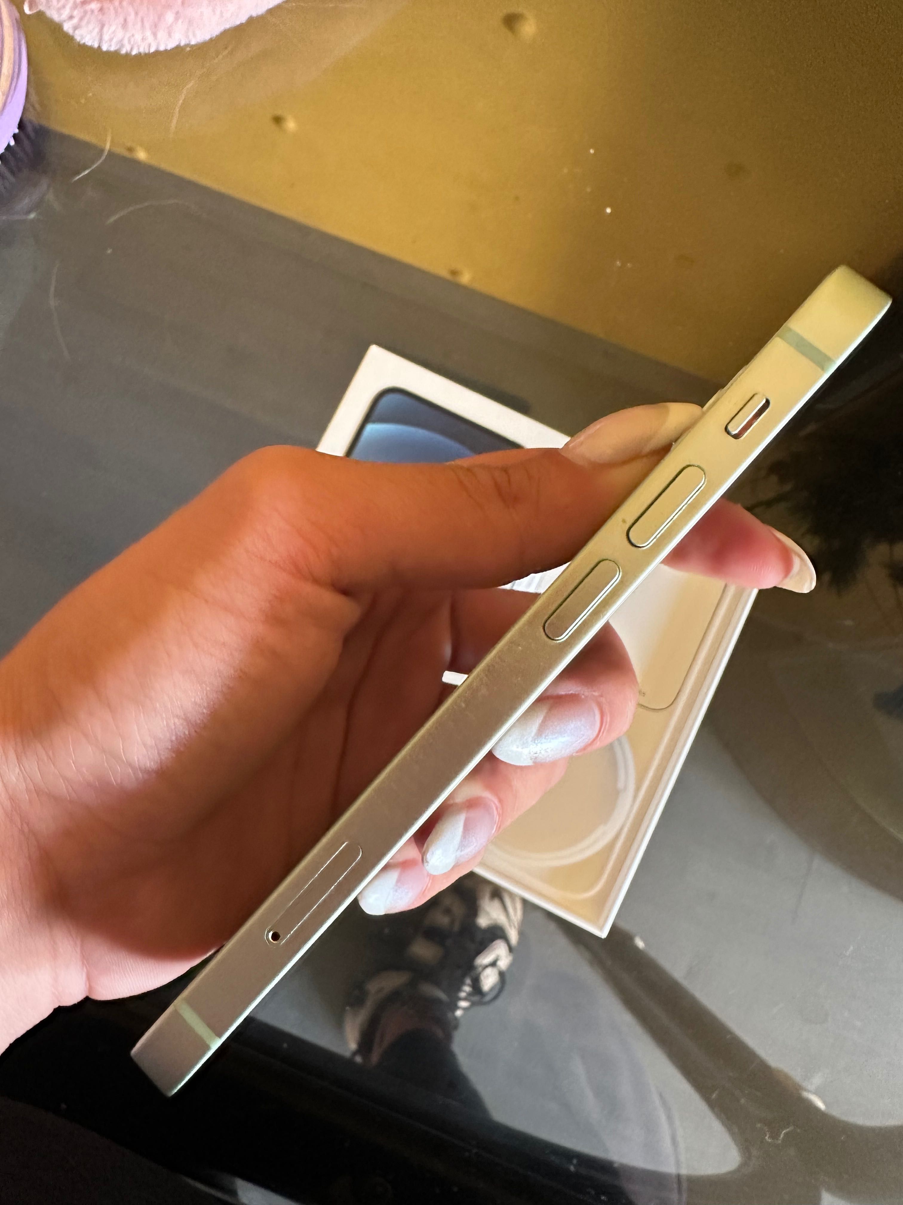 iPhone 12 mini, в много добро състояние