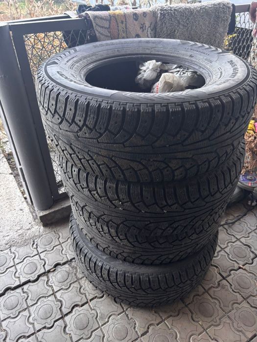 Продам зимние шины Nokian 265/65/R17 в хорошем состоянии