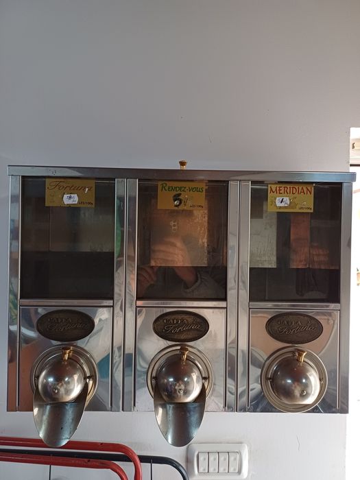 Râșniță de cafea + suport cafea