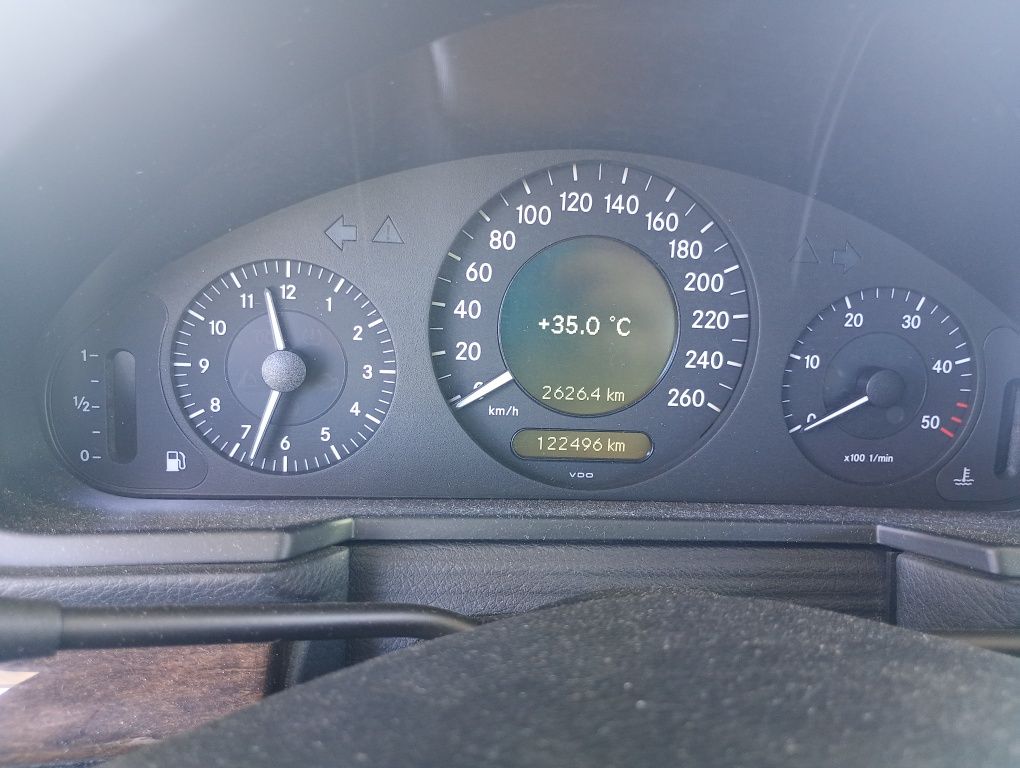 Mercedes Benz E200 W211