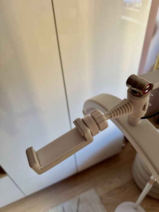 Lampa semiluna cu suport pentru telefon