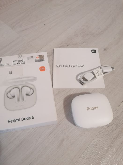 Xiaomi Redmi Buds 6, noi în cutie.
Preț de magazin 200 lei.