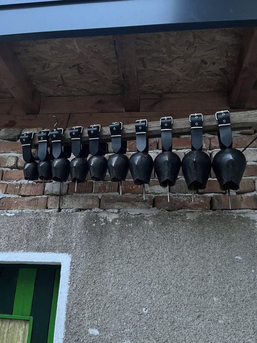 Хлопки, Чанове, Звънци