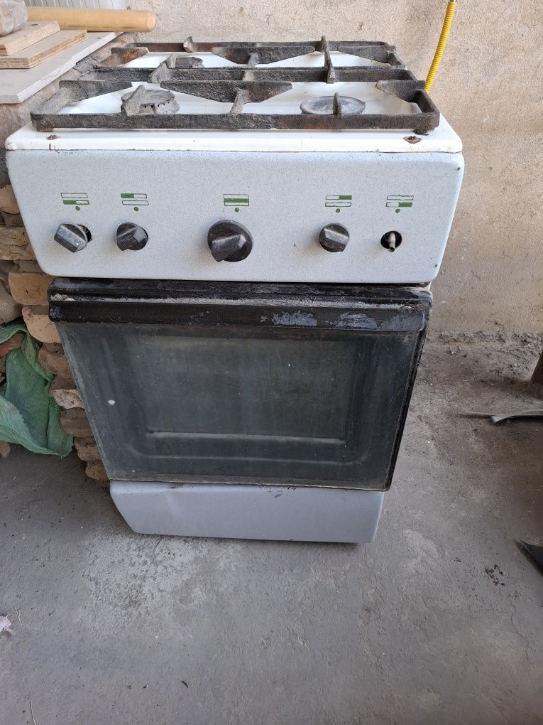 Продам старую газовую плиту.